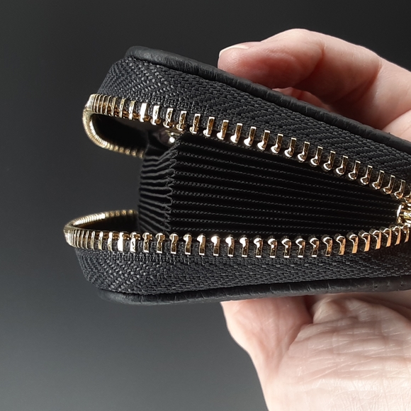 Black Bee Cardholder - Picture 7 of 9